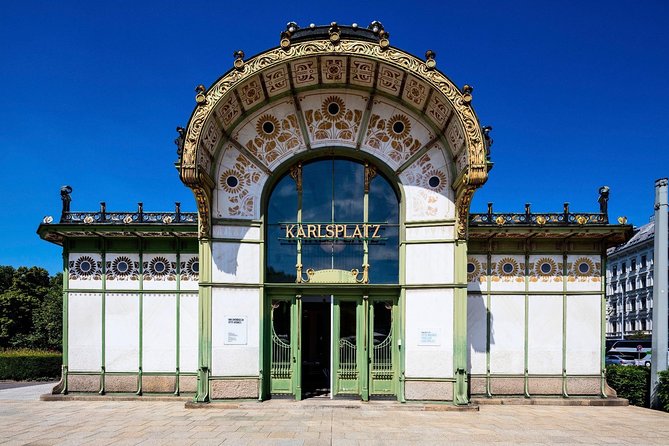 Budapest-Vienna private transfer with a luxury van - Crossing from Hungary into Austria