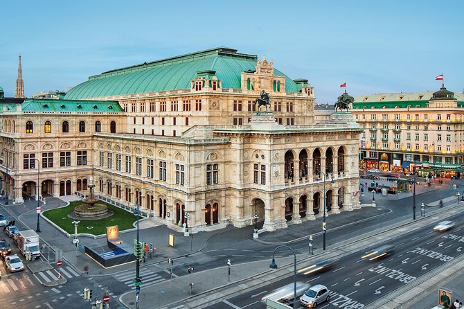 Budapest-Vienna private transfer with a luxury van - Arriving at your Vienna hotel or apartment