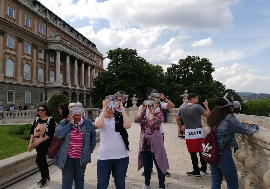 Budapest: Virtual Reality Tour in 8 Languages - Booking and timing tips