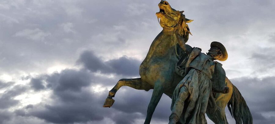 Budapest: Walking Tour in the Buda Castle District - Matthias Church, the heart of the route