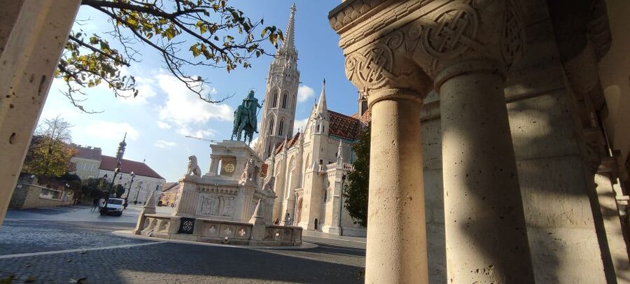 Budapest: Walking Tour in the Buda Castle District - Meeting at Vienna Gate and entering the Old Town