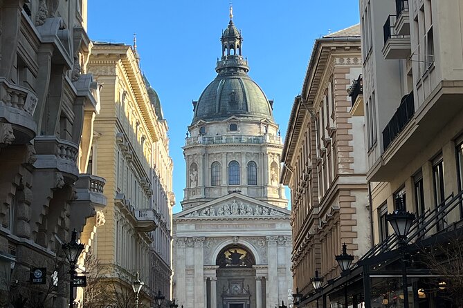 Budapest walking tour: Parliament and Shoes Memorial - Vörösmarty Square and Café Gerbeaud