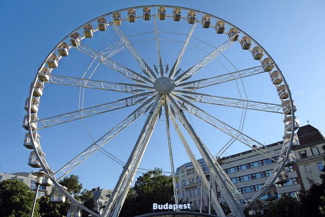 Budapest walking tour: Parliament and Shoes Memorial - Gresham Palace and the final walk to Parliament
