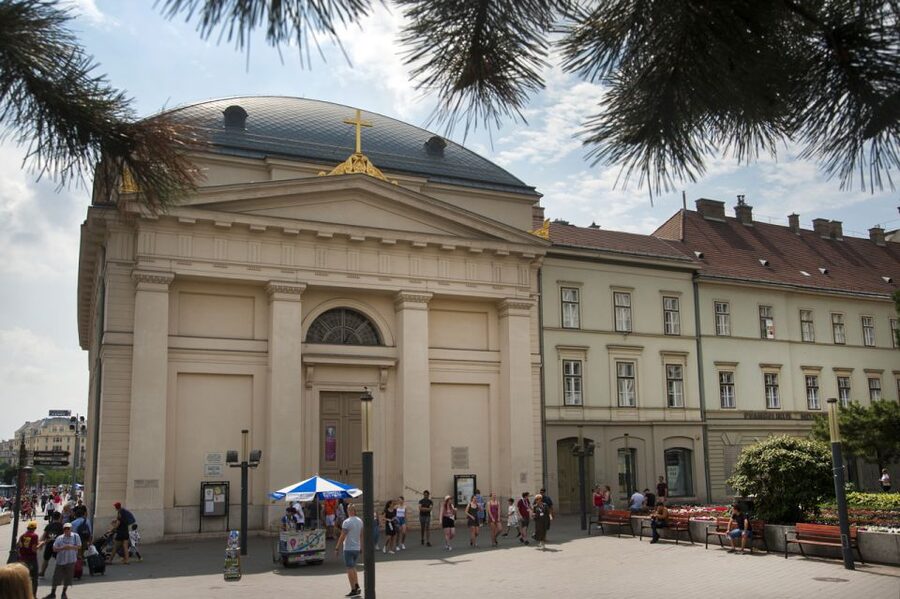 Budapest Walking Tour with a Professional Local Guide - From Pest’s grand center to the Parliament exterior