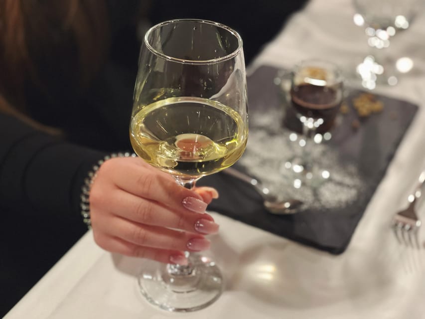 Budapest: Wine & Dine Cruise on the Danube - Rajkó music and the mood on board