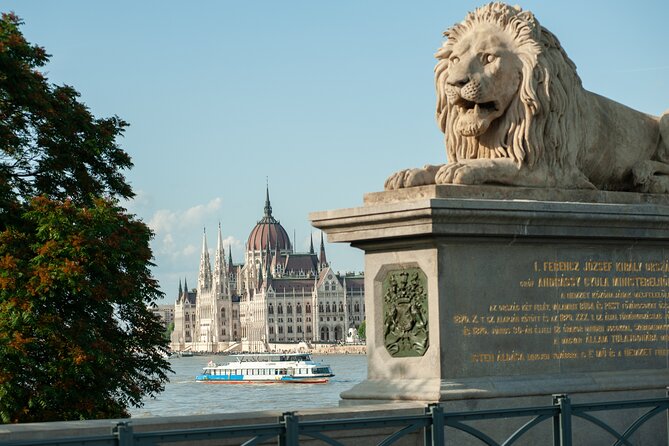 Budapest Wine tasting & Downtown Walk - St. Stephen’s Basilica and the making of a national symbol