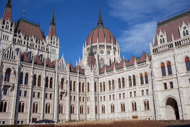 Budapest Wine tasting & Downtown Walk - Liberty Square and Budapest’s political memory