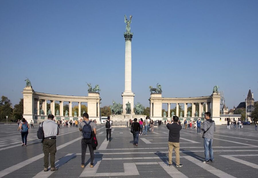 Castle District & Pest Driving Tour with Danube River Cruise - Pest by vehicle: market, synagogue, and grand avenues