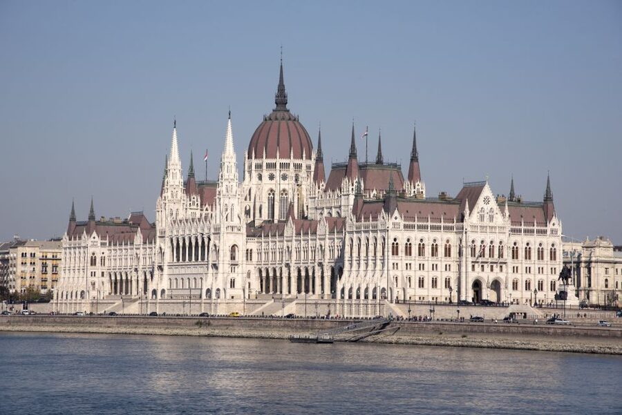 Castle District & Pest Driving Tour with Danube River Cruise - The one-hour Danube cruise