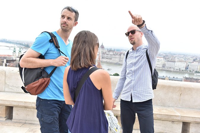 Castle District tour with Matthias Church Ticket & Cake & Coffee - The Holy Trinity Column and plague memory