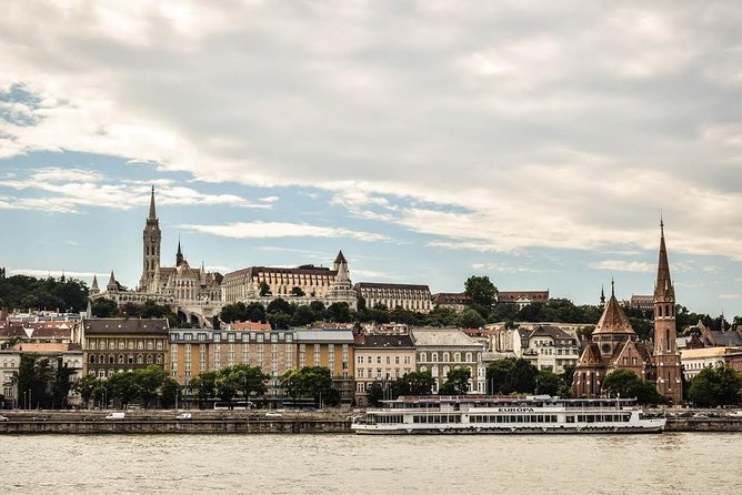 Castle District tour with Matthias Church Ticket & Cake & Coffee - Cake, coffee, and a pause in the old town