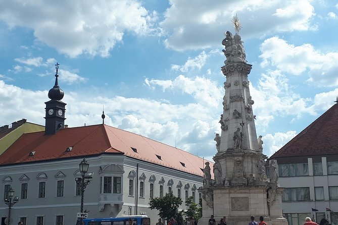 Castle district walk with legends - Starting beside the Hungarian National Gallery