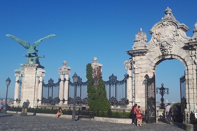 Castle district walk with legends - Fisherman’s Bastion and the Danube panorama