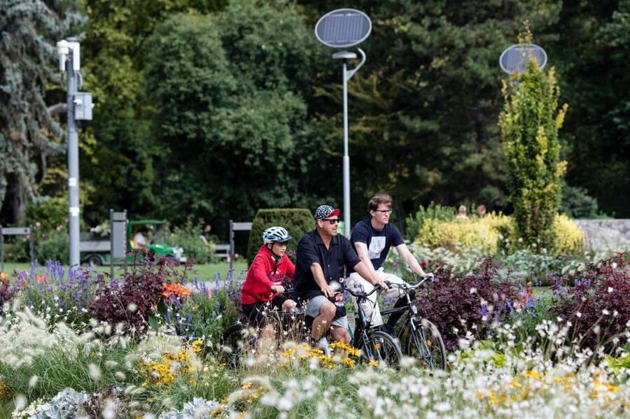 Choose a bicycle and make your own tour in Budapest-24 hrs - Starting beside the Ferenc Liszt University of Music