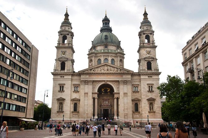 Classic Walk in Budapest - St. Stephen’s Square and Basilica