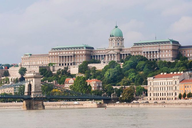 Classic Walk in Budapest - King Matthias Fountain and Sándor Palace