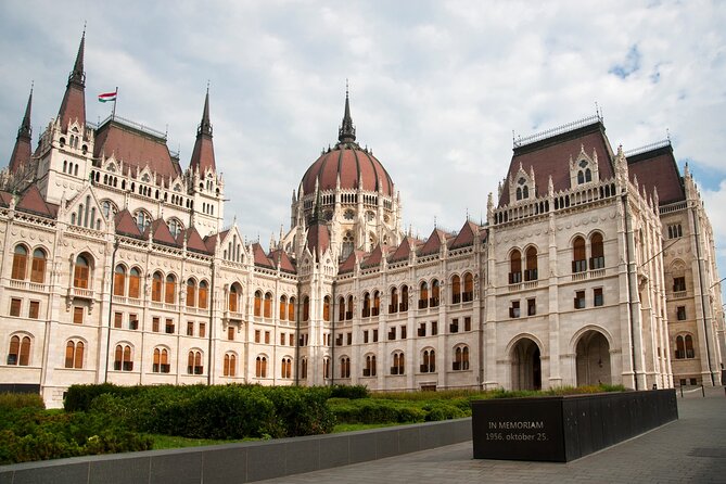 Classic Walk in Budapest - Guides who shape the experience