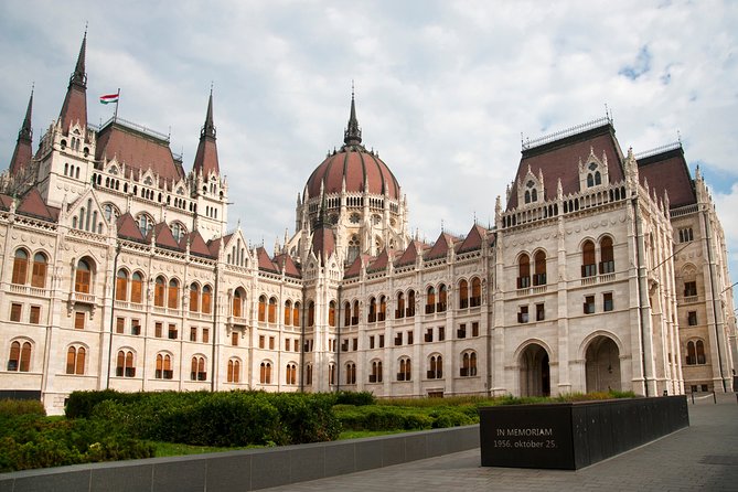 Classic Walk in Budapest Historical Center - Kossuth Lajos Square and the 1956 revolution