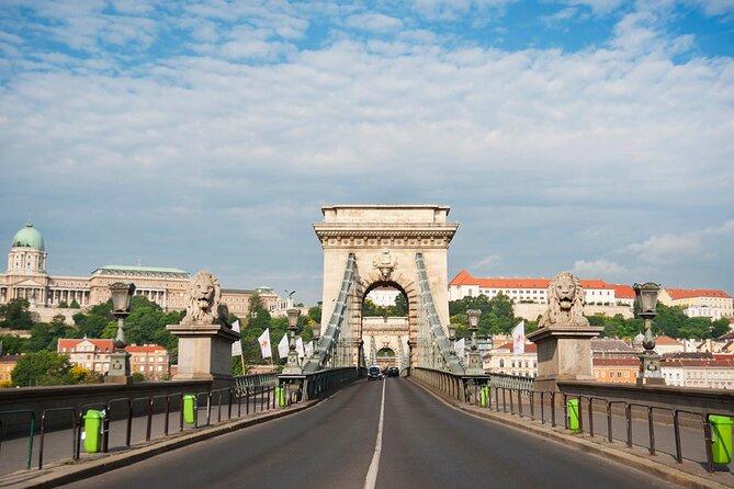 Comprehensive sightseeing tour - Freedom Square and Parliament