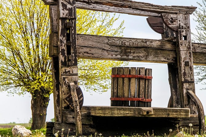 Countryside Half-day Gastro-Wine Tour from Budapest Meal & pickup - The guides shape the whole outing