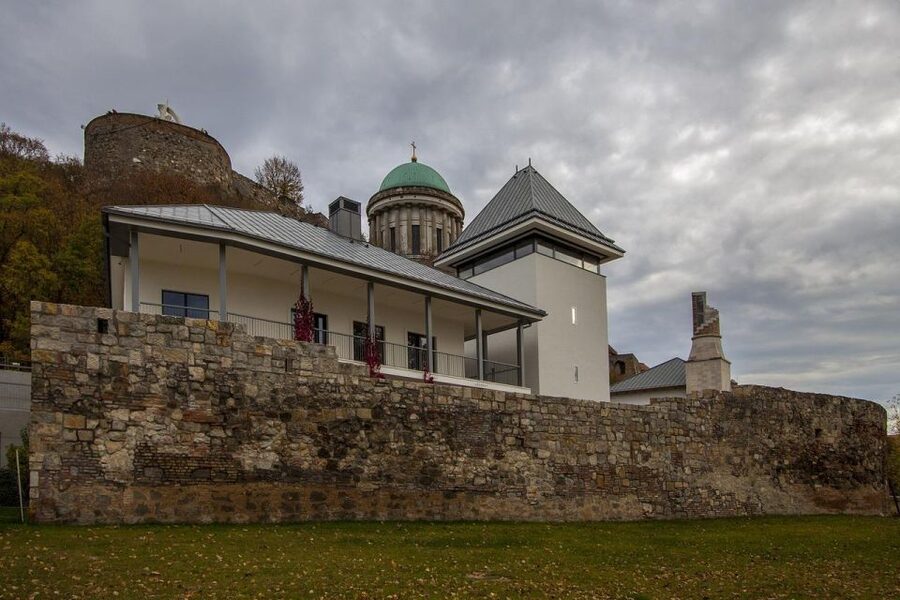 Danube Bend: Private 8-Hour Full Board Tour from Budapest - Key points to know before booking