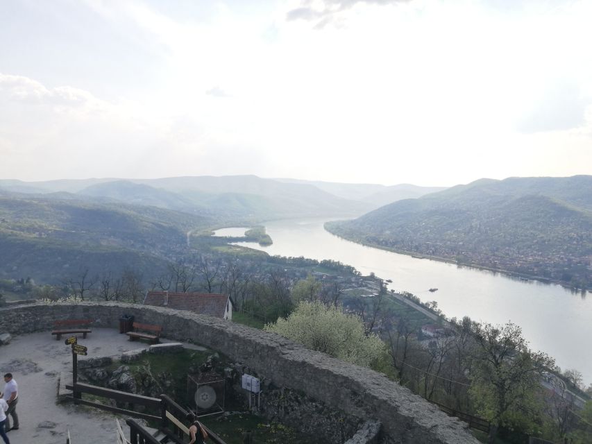 Danube Bend: Private 8-Hour Full Board Tour from Budapest - Guides and the value of a private group