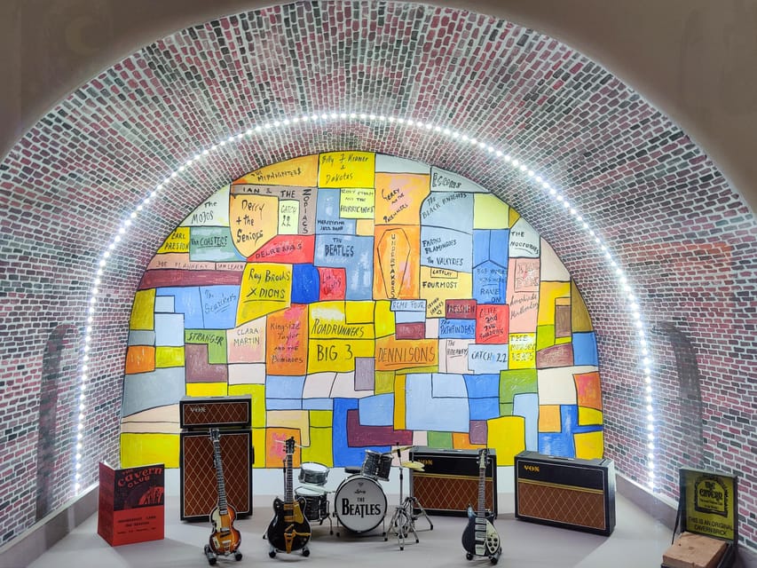 EGRI ROAD BEATLES MUSEUM - The Display Cases: Clothing, Press Items, and Rare Pieces