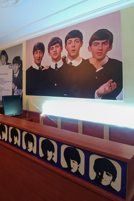 EGRI ROAD BEATLES MUSEUM - Seeing the Instruments and the Yellow Submarine