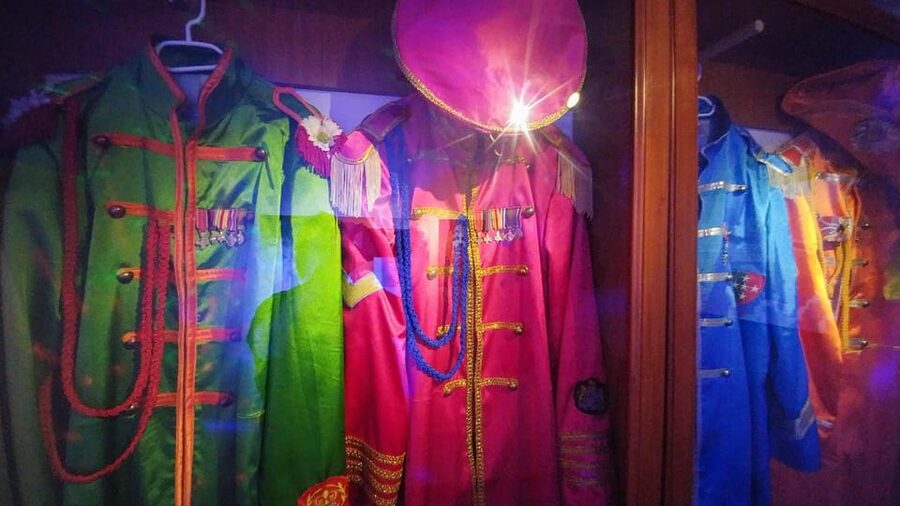 EGRI ROAD BEATLES MUSEUM - The Sgt. Pepper Album Cover Display