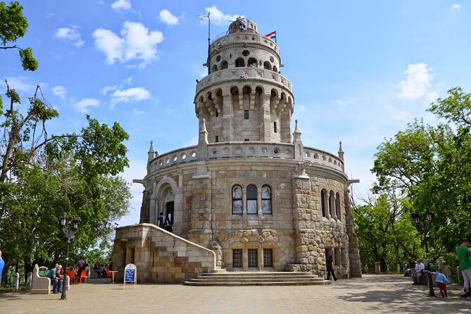 Elisabeth tower visit by chairlift and private transport - Leaving central Budapest for the Buda hills