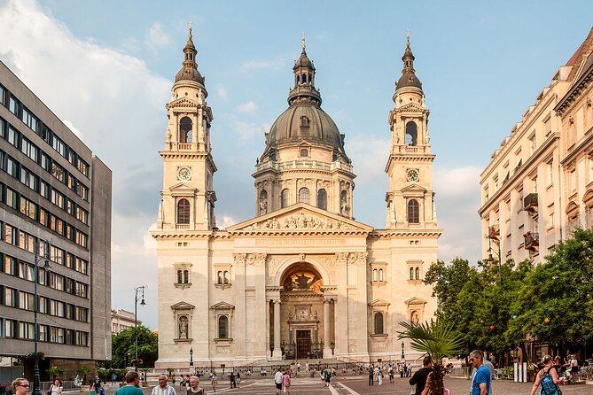 Essential Walking Tour - Parliament and the Danube side of Pest
