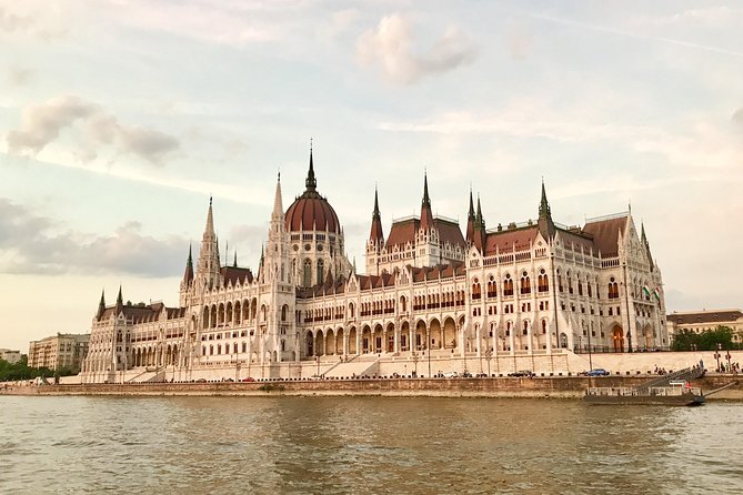 Explore the Instaworthy Spots of Budapest with a Local - Why this short Budapest photo walk can be worthwhile