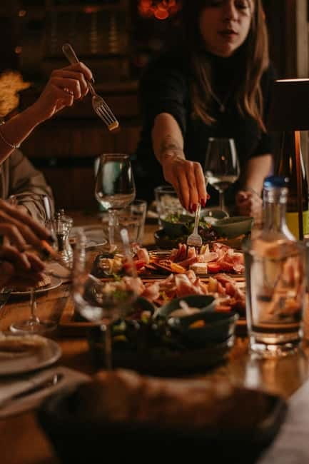 Food and Wine Tasting in Budapest by the Basilica - Who will get the most from this tasting