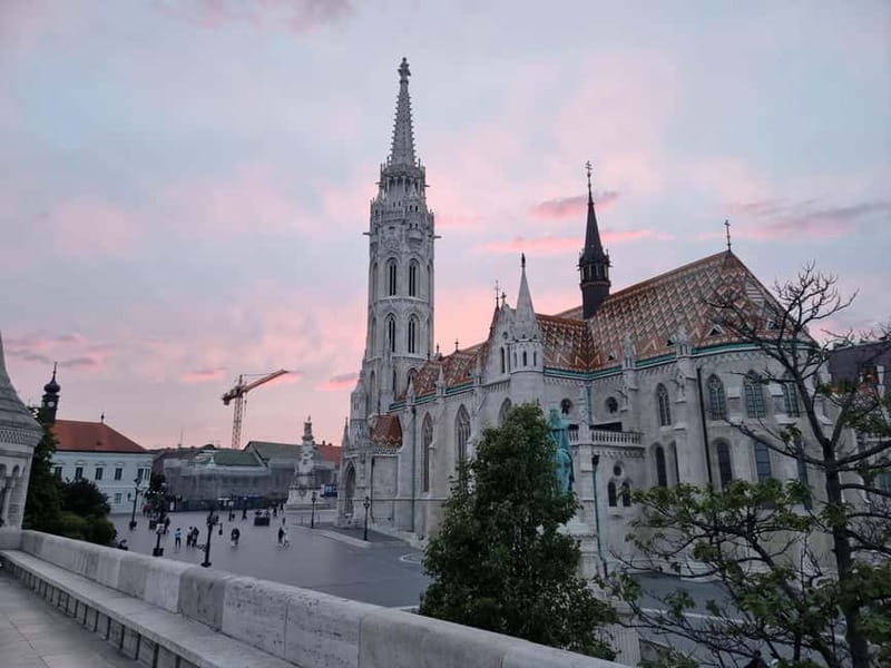FoolsCode: EscapeRoom/Sightseeing tour with Actor Tourguide - The sunset advantage and evening photographs