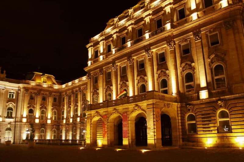 FoolsCode: EscapeRoom/Sightseeing tour with Actor Tourguide - What the $20 price really covers