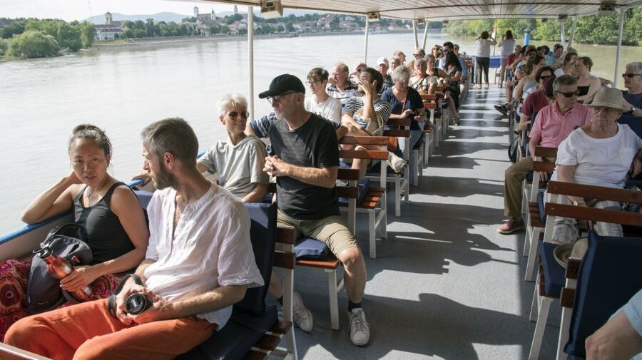 From Budapest: Danube Bend Day Trip in English - Szentendre’s baroque streets and hilltop view