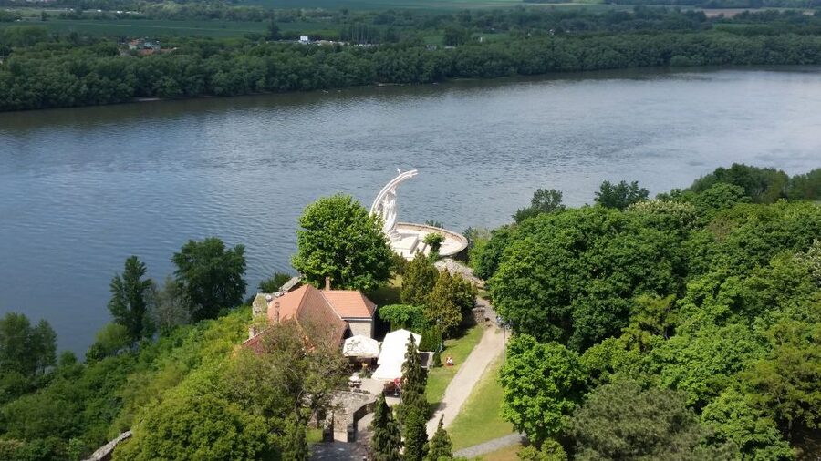 From Budapest: Danube Bend Full-Day Private Tour with Lunch - Visegrád’s royal palace and hilltop citadel