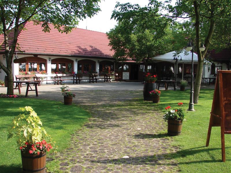 From Budapest: Full-Day Puszta Tour with Lunch and Show - Key points to know before booking