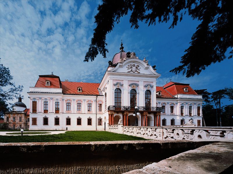 From Budapest: Gödöllő Royal Sissi Guided Tour - Entering Gödöllő Palace and Sissi’s world