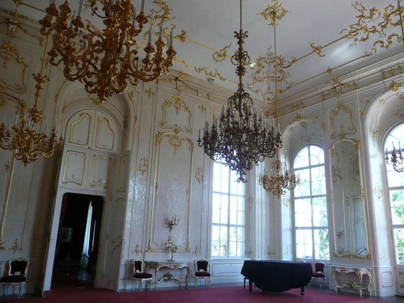 From Budapest: Gödöllő Royal Sissi Guided Tour - Two hours at the estate: guided rooms and outdoor time