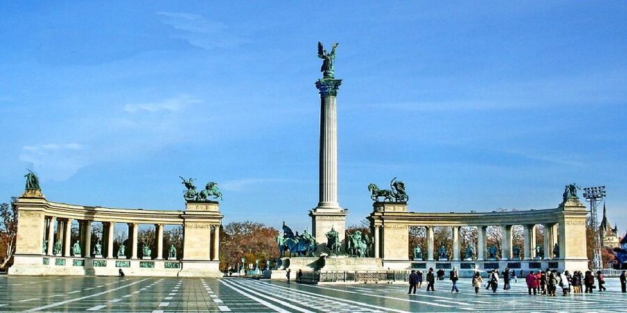 From Vienna: Private Day Tour of Budapest inc. Local Guide - The two-hour Budapest city-center walk