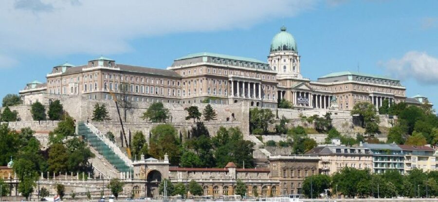 From Vienna: Private Day Tour of Budapest inc. Local Guide - Pickup in Vienna and the private drive