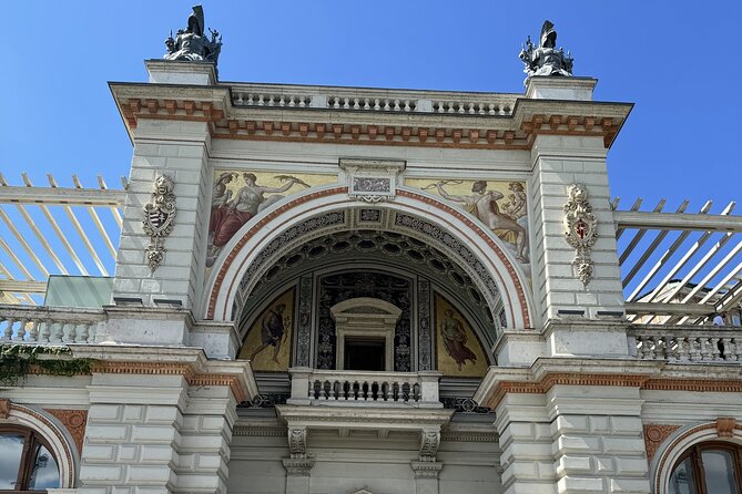 Gems of the Budapest Castle District Walking Tour - Revolution, Houdini, and the modern state