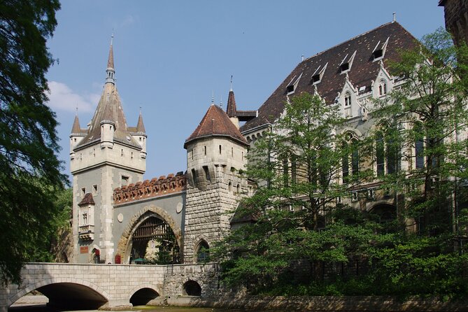 General sightseeing tour - Fisherman’s Bastion and the Danube panorama