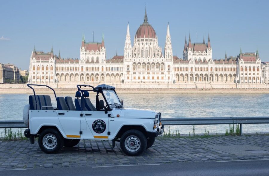Iconic Budapest tour with Classic Russian Jeep and G-Wagon - Castle Bazaar, Chain Bridge, and the climb into Buda