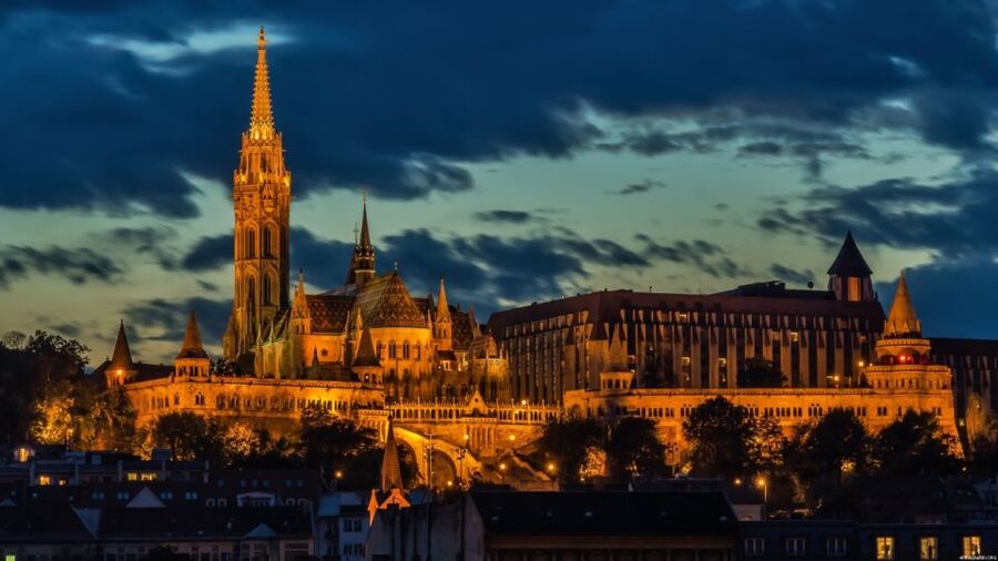 Iconic Budapest tour with Classic Russian Jeep and G-Wagon - Heroes’ Square and the city’s famous baths