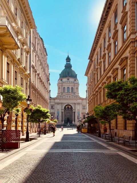 Iconic Budapest tour with Classic Russian Jeep and G-Wagon - Synagogue, Market Hall, and Liberty Bridge