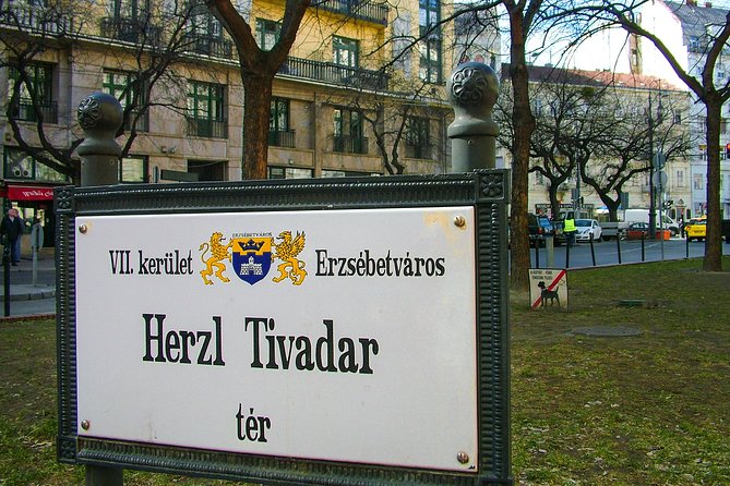 Jewish Heritage / Full tour - The German Occupation Memorial and a present-day argument