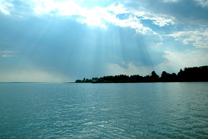 Lake Balaton & Cruise - Lunch and free time beside Lake Balaton