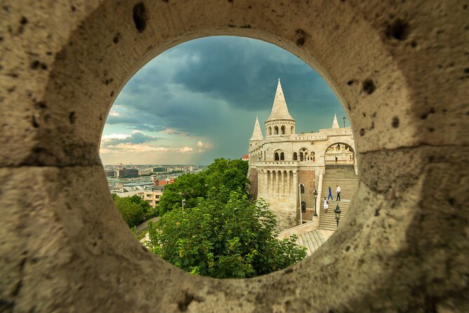 Live virtual walking tour in the Buda Castle quarter - Cherry trees and views toward the Buda hills